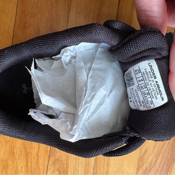 NWT Under Armour Charged Assert (D width) women’s sneakers. SZ 8.5 Wide fit! - Picture 4 of 7